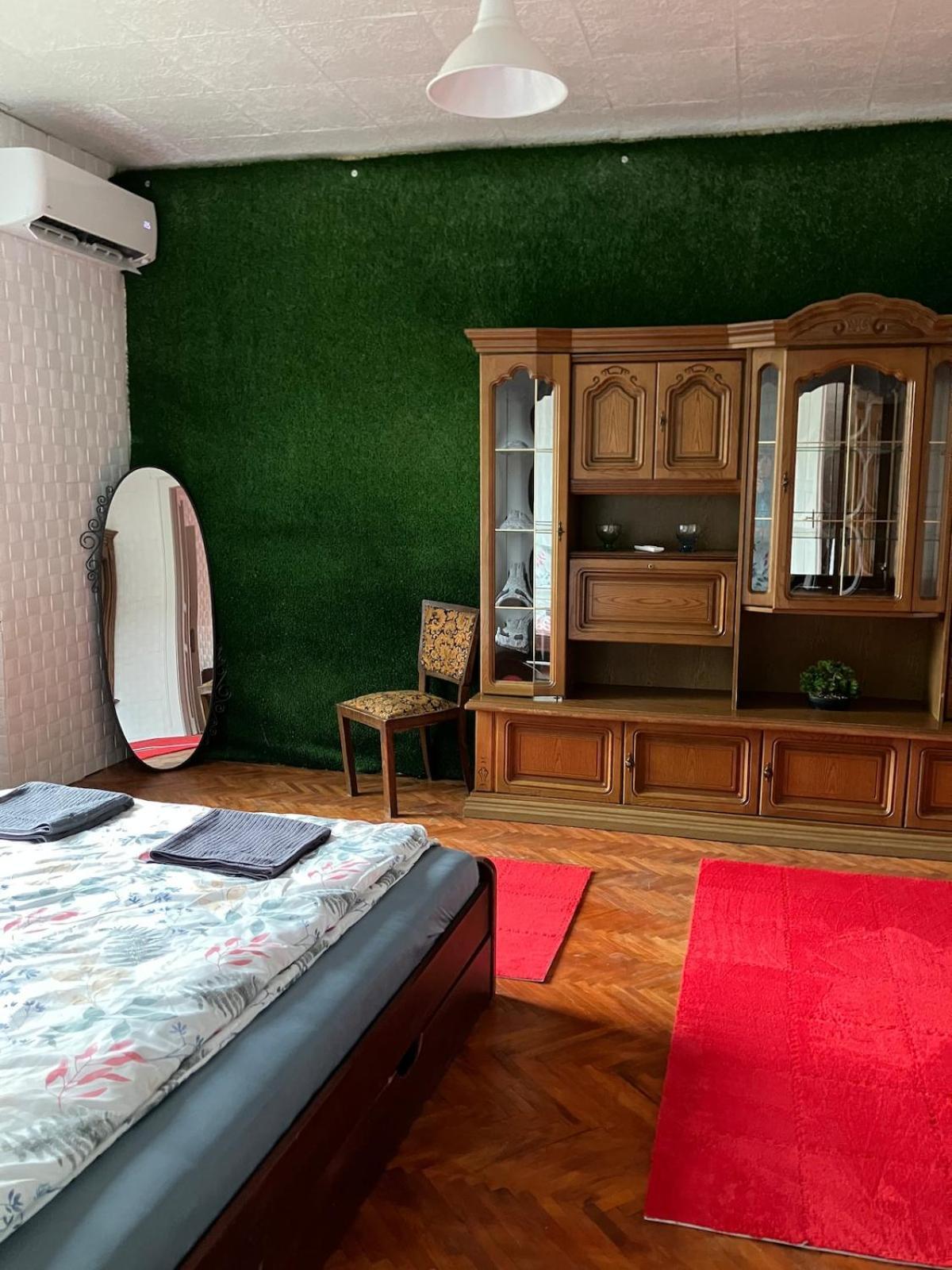 Budapest11 *